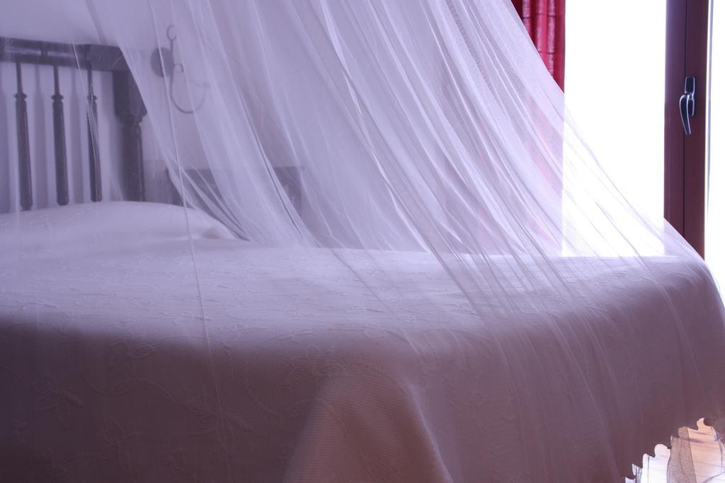 La Casa De La Estacion Hotel Sarrion Bilik gambar